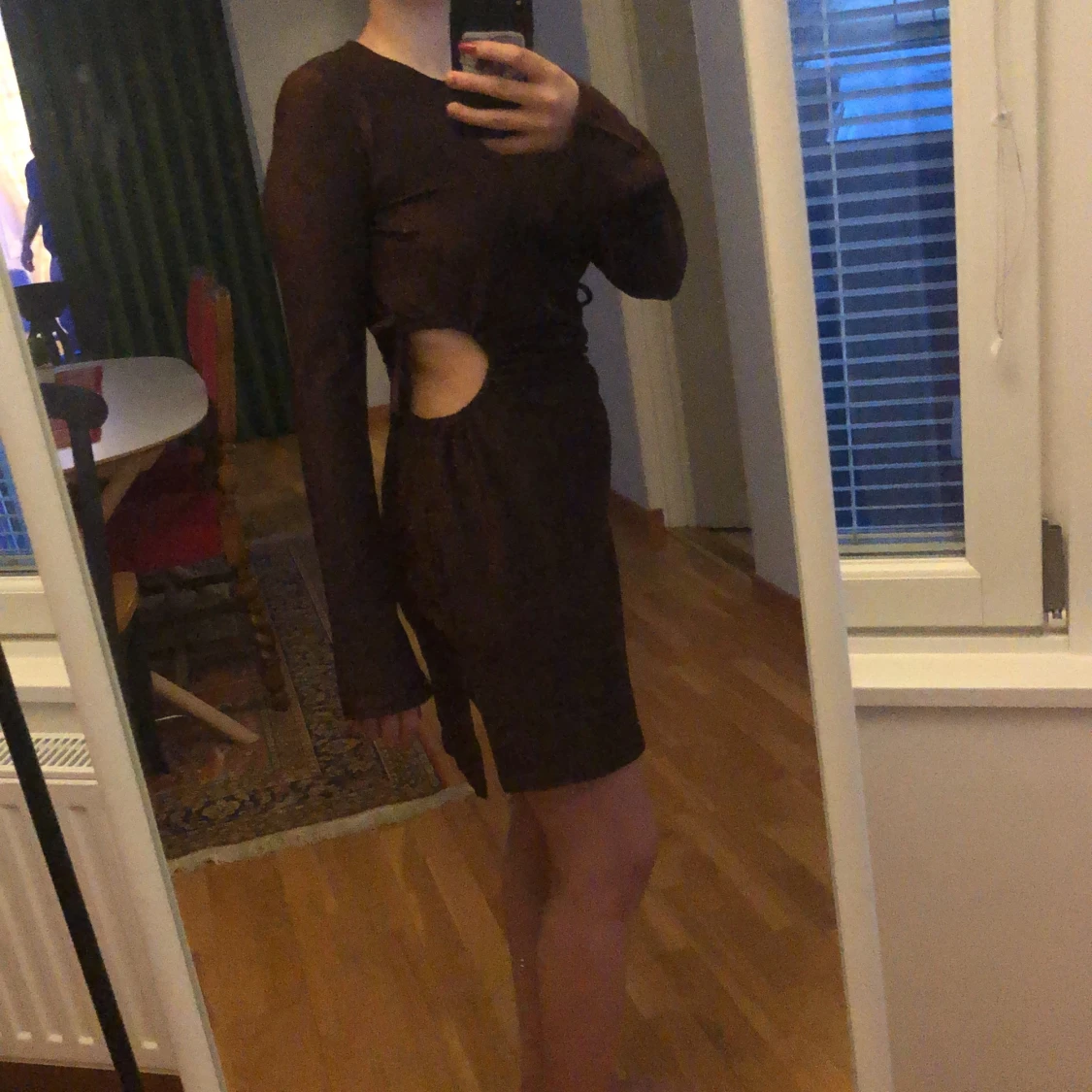 Brun klänning med slits - 91