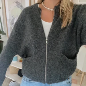 Kofta med dragkedja - Intressekoll på en super fin & mysig kofta från hm!