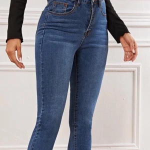 Jeans - Säljer dessa jeans pga för stor för mig har aldrig använt är i väldigt god skick pris kan diskuteras vid snabbaffär. Hör av er vid intresse☺️