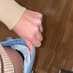 Jenas  - Jag säljer nu mina fina utsvängda jeans som bara ligger i min byrå där hemma och för att dom är förstora💕 pris kan diskuteras och dom är köpta från Ullared för 250kr 💕