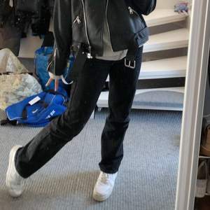 Svarta jeans från weekday🖤 rowe