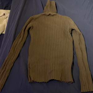 Polo tröja från Lindex, aldrig använt den. Köparen står för frakt ❤️