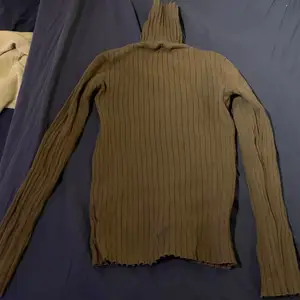 Polo tröja från Lindex, aldrig använt den. Köparen står för frakt ❤️
