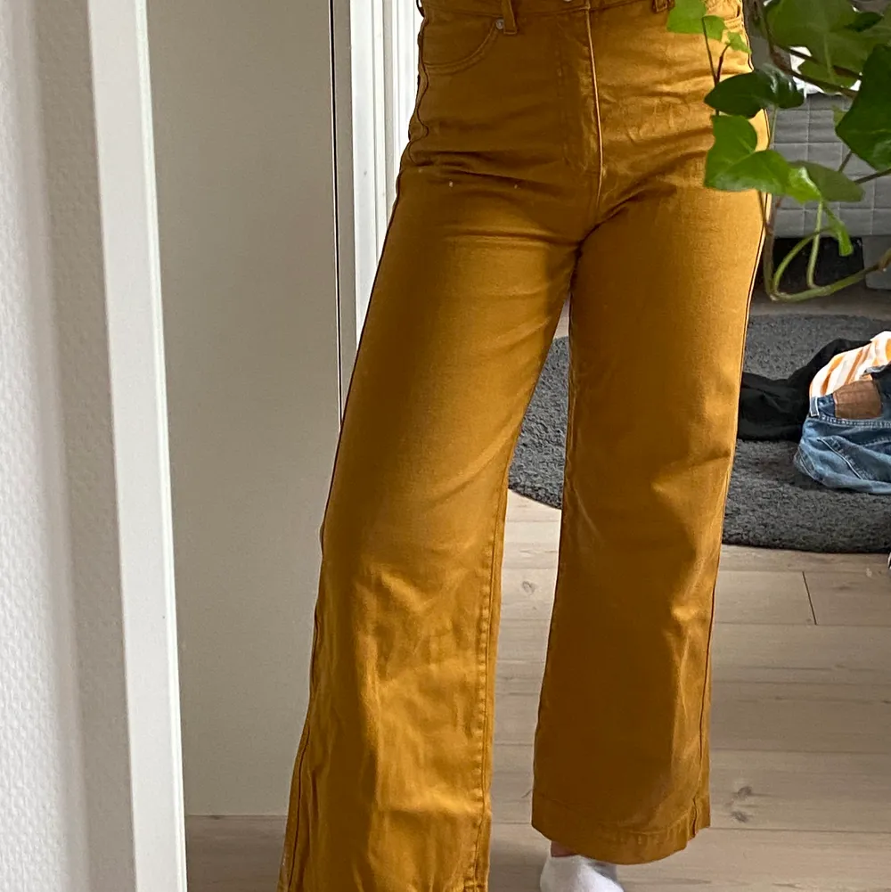 Mina jeans från Weekday i modellen Veer (är det en modell som fortfarande finns?) Supersköna, snygga, och coola men använder ej längre!! 😮‍💨🥰✨Kan mötas i Lund (och runtomkring) och posta!!. Jeans & Byxor.