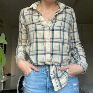 Jättefin flanellskjorta från American Apparel, lite för liten för mig men i väldigt fint skick🥰