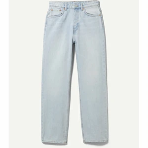 Voyage High Straight Jeans - Skitsnygga jeans från weekday!!!👖 Endast använda ca 3 gånger🤍 Nypris: 500kr. Pris går att diskutera✨ Köparen står för frakt!