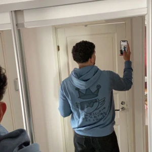 Disegual Tröja - Använd typ 4 gånger, Nypris 800kr, person på bilden är 184