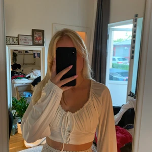 Finaste blusen. - Så fin vit blus i perfekt skick! Knappt använd.