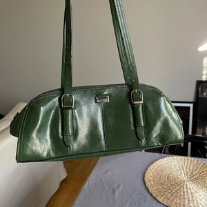 Väska - Så cool väska köpt secondhand. Frakt inräknat i priset, inget prutande!