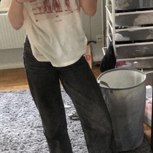 Yoko jeans från monki i storlek 25 - Upsydda 