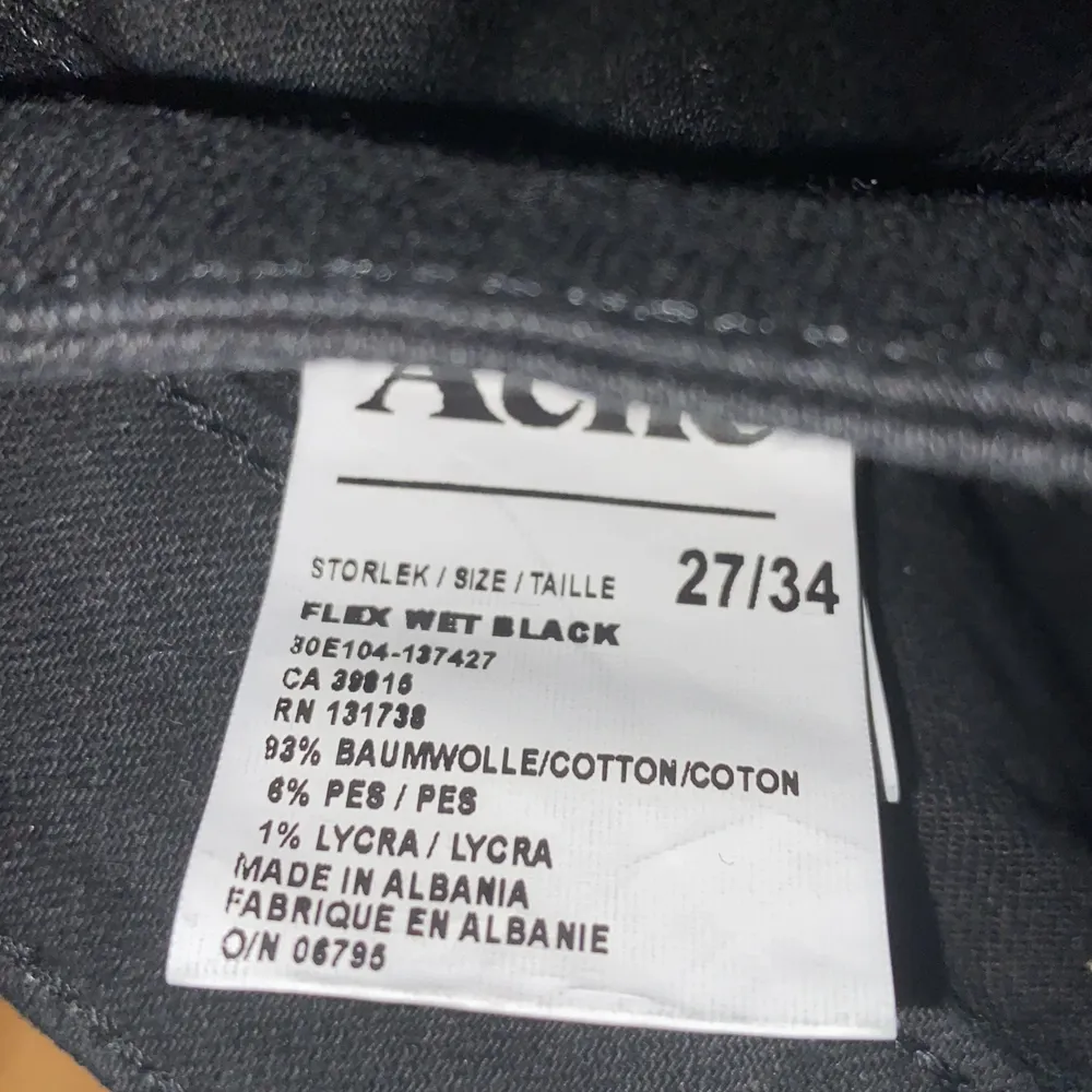 Helt oanvända Jeans från Acne i Stl 27/34 . Jeans & Byxor.