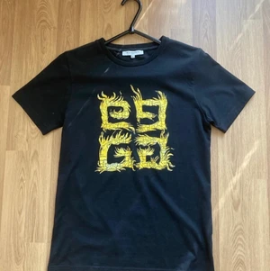 Givency  - Givency T-shirt passar 12+