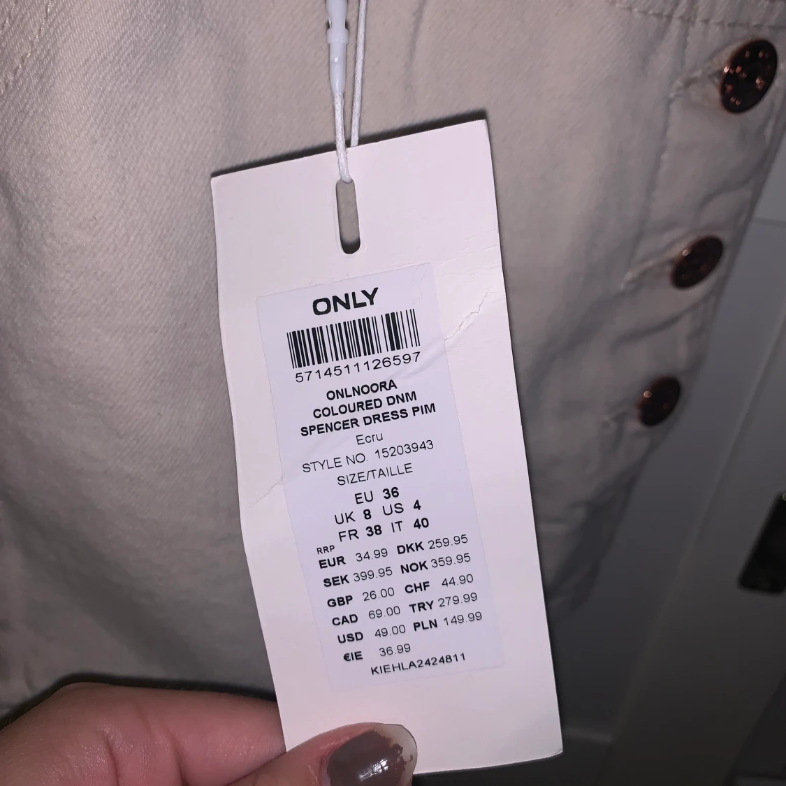 Hängselklänning aldrig använd - 90