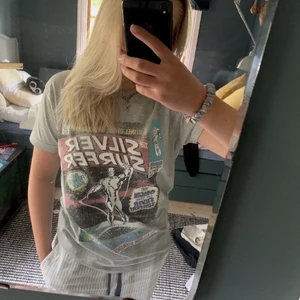 Vintage T-shirt  - En cool vintage Marvel tischa, det är meningen att trycket ska se ”urtvättat” ut. Bra skick för å va vintage ✨ sitter oversized på mig som är xs-s