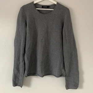 Grå stickad tröja  - En grå stickad tröja i storlek S! Köparen står för fraktkostnaden😊