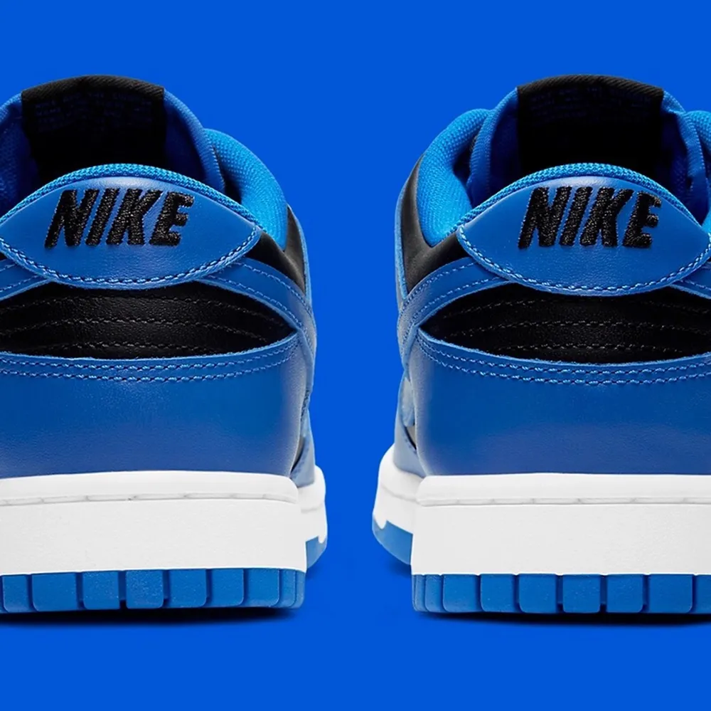 Ett par nästintill oanvända Nike Dunks (Hyper Cobalt). Köpta från JD Sports, har kvitto och box. Hör av er för mer information/ om ni har mer frågor!. Skor.