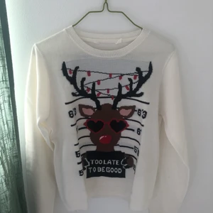 Jultröja - Jultröja för det är ju ändå jul snart🎄 Ren-motiv med texten ”Too late to be good”. Endast blivit använd 2 ggr. 55kr+frakt💛