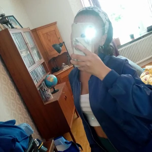 Blå jacka från gina tricot storlek XS  - Har ingen användning för den längre men den däremot är den väldigt fin, Och passar på sommaren 