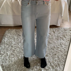 Jeans från lager 157💕 - Säljer dessa jeans från lager 157! Säljer pga ingen användning. Lappen är inte kvar men de har inte använda utan bara testas💗 storlek S men passar också om du har XS!! Buda gärna💘💘
