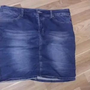 Jeans kjol från Kappahl i st XL/44🥰