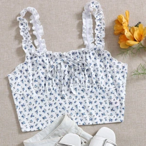 Topp - En söt blommig topp som aldrig är använd🤗