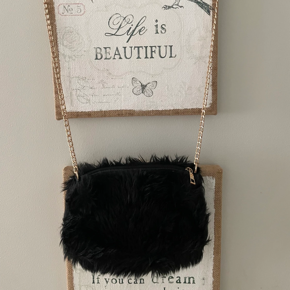 Väska svart guldkedja