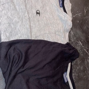Champion t skirt  - Fina båda två för 150 annars den gråa för 100kr och svarta 50kr för den svarta har ett håll i nacken men syns ej när du har på dig den 