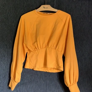 Orange nakd tröja  - En tröja helt oanvänd 
