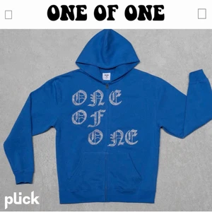 Säljer nu min One Of One hoodie!🤩 - Säljer nu min one of one hoodie använd 2 gånger i storlek S skriv gärna om du är intresserad av att köpa den