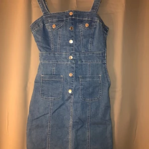 En fin jeans klänning, aldrig använd.  - Jeans klänning 