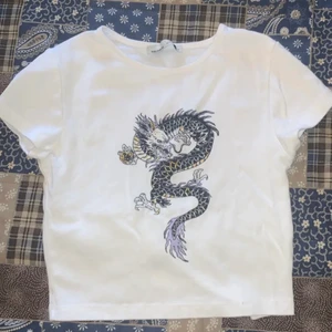 Tshirt med tryck - Säljer då den inte används :) Endast använd en gång☺️