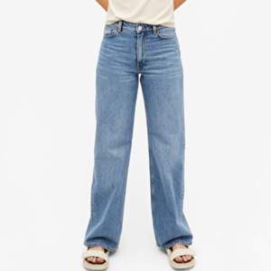 Blå vida jeans från Monki, Aldrig använda eftersom att jag köpte dom i fel storlek. Sitter mer som midrise.