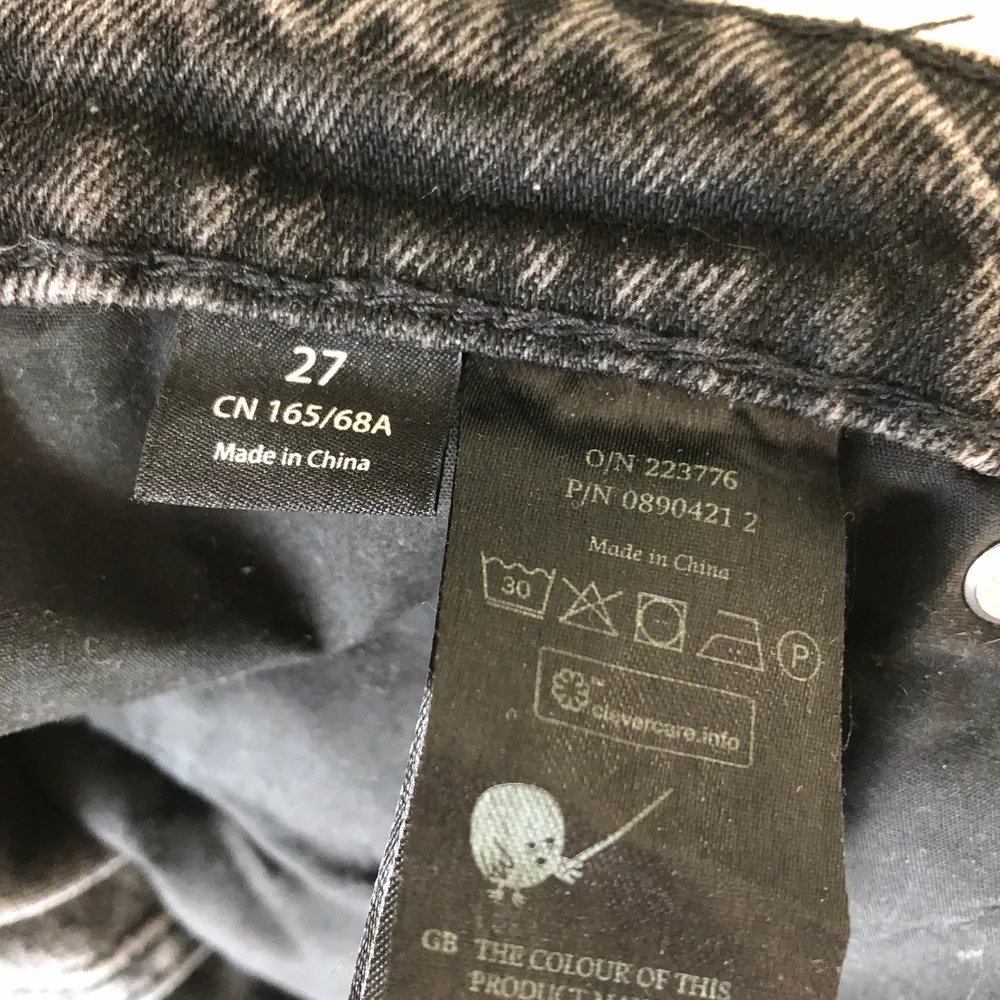 Yoko Jeans från Monki i färgen Washed Black. Mycket fint skick.. Jeans & Byxor.