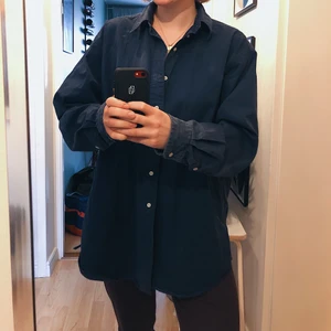 Oversized Ralph Lauren skjorta - Mörkblå oversize skjorta , köparen står för frakt 69kr
