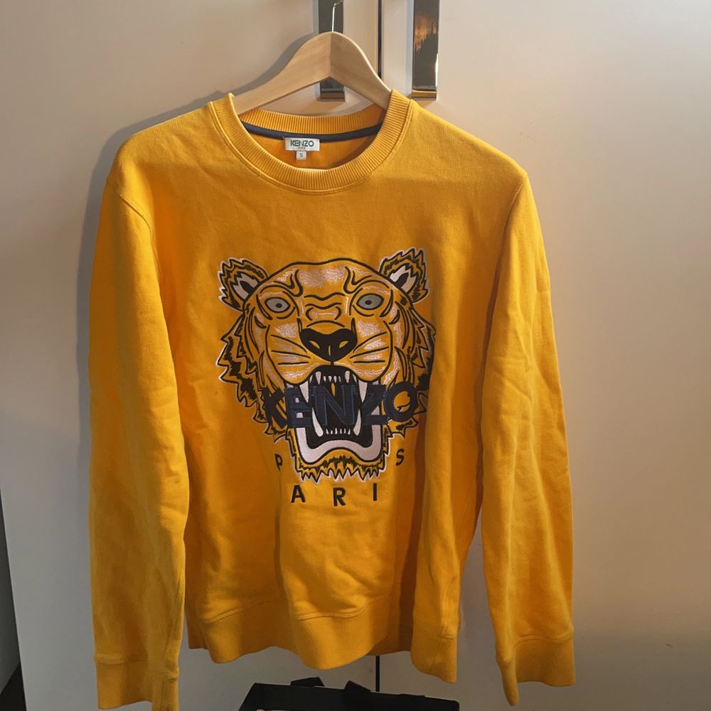 Kenzo gul tiger sweatshirt (S) | Plick Second Hand