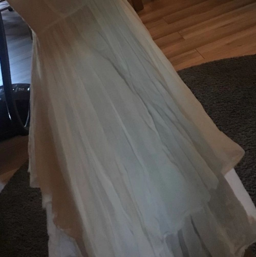 Jätteskön och härligt mjuk klänning från Stile benetton. den går till halva låret/knäna, assymetrisk så någonstans där emellan, ca 80-85 cm lång mätt från armhålan och ner. style Via Villa Minelli benetton / sisley SAMFRAKTAR!. Klänningar.