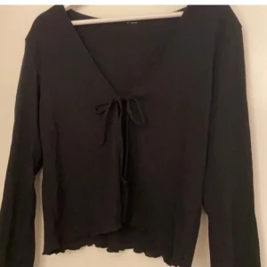 Sommar topp - Säljer denna toppen som är oandvänd då den var för liten, verkligen super fin till sommaren😍