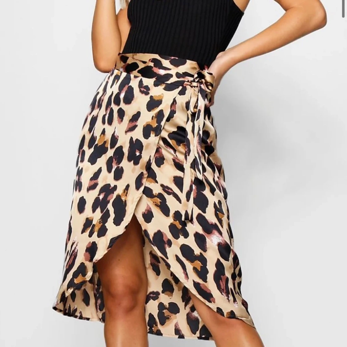 Leokjol boohoo i satintyg