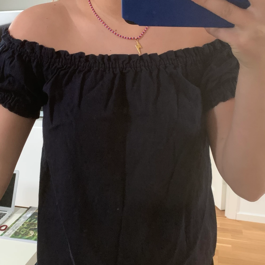 marinblå off shoulderblus Vera Moda  - 90