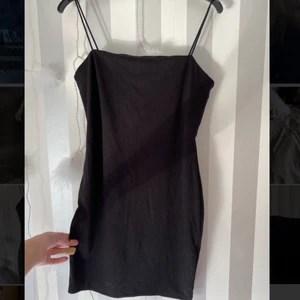 Klänning - Tajt ribbad klänning från shein. Var för stor för mig så den är helt ny. 80kr inklusive frakt💗💕