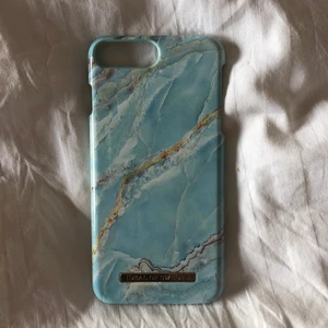 Ideal of Sweden - Säjer detta jättefina ideal of Sweden skalet i blå marmor köparen står för frakt💗