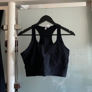 Sport-bh från H&M  - Sport-bh från H&M, så snygg på!!