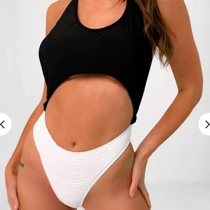 Snyggaste baddräkten!!  - Helt ny baddräkt från Missguided. Väldigt fin passform!Säljer bara för är en aningen för liten... 