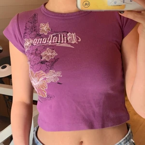 Billabong baby tee - Jättefin tröja från Billabong💕 Passar på mig som är en S