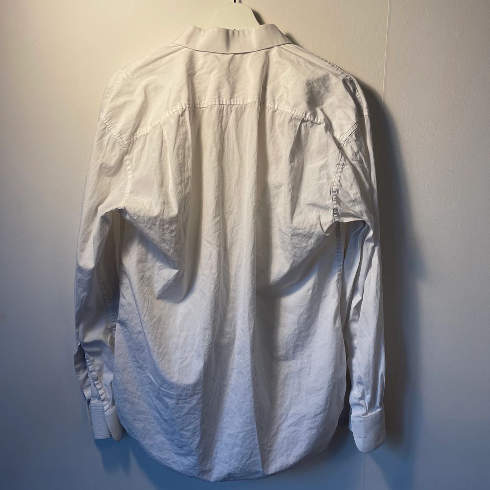 Medium white button down, great for the beach or tucked into your favorite Levi’s ;) . Skjortor.