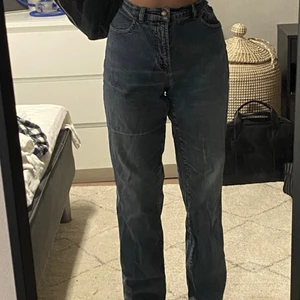 prêt à porter jeans  - säljer pga använder aldrig, köpare står för frakt 💞