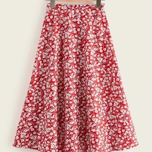 SHEIN rödvit kjol strl XXS - säljer denna kjolen för att jag råkade beställa i fel storlek från SHEIN i storlek xxs, men passar faktiskt lite mig som har storlek S