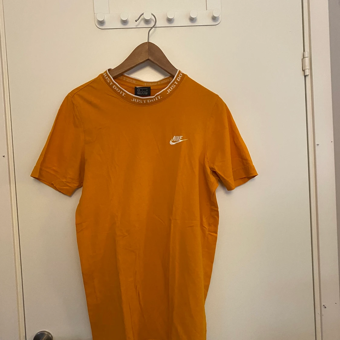 Orange Nike T-shirt 