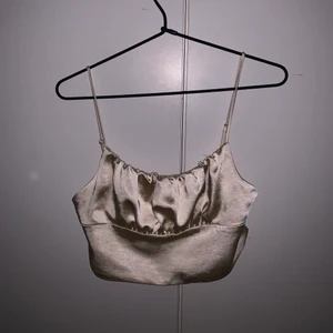 Linne - Så fin champagne färgat linne från Zara (finns inte kvar i butik)! Storlek S! Så fint till sommaren!