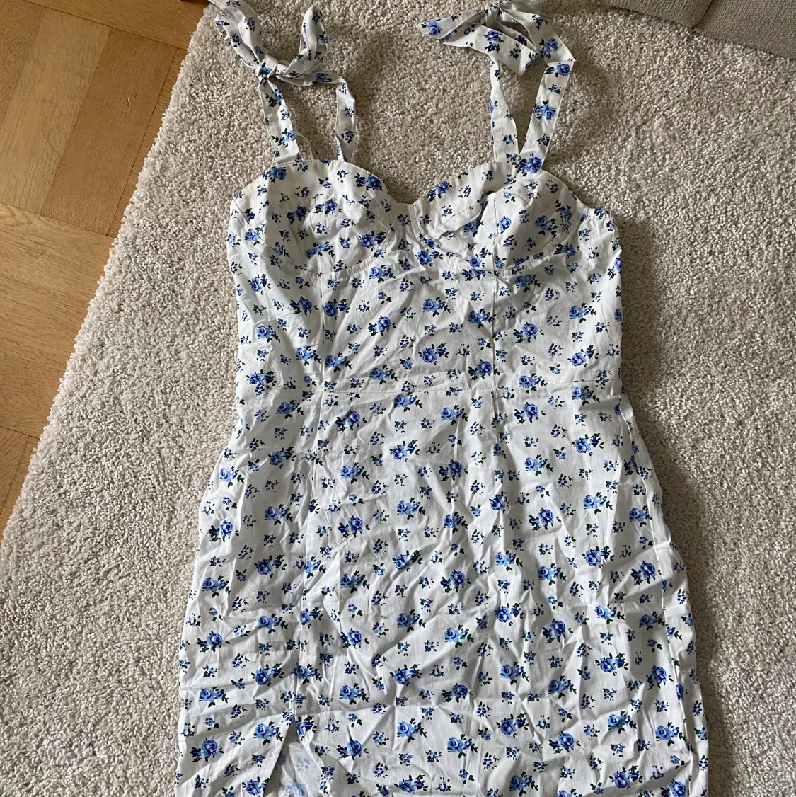 Helt ny sommarklänning storlek M - 90